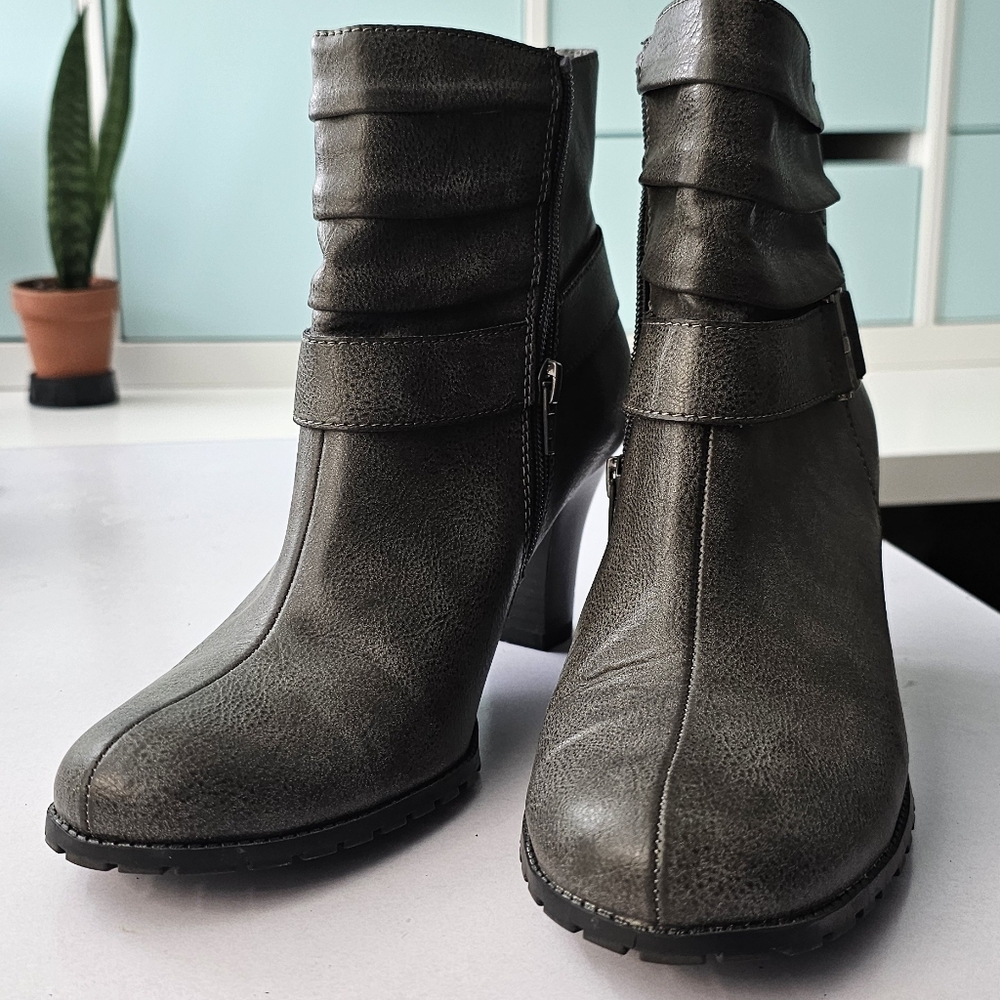 Women's Boots Size 9